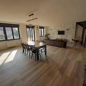 Maison Chaleureuse, Spacieuse Et Familiale Сasa de vacaciones Beauvoir (Manche)