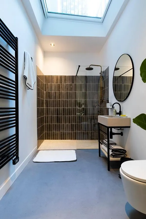**  Baba Hotel Paris France